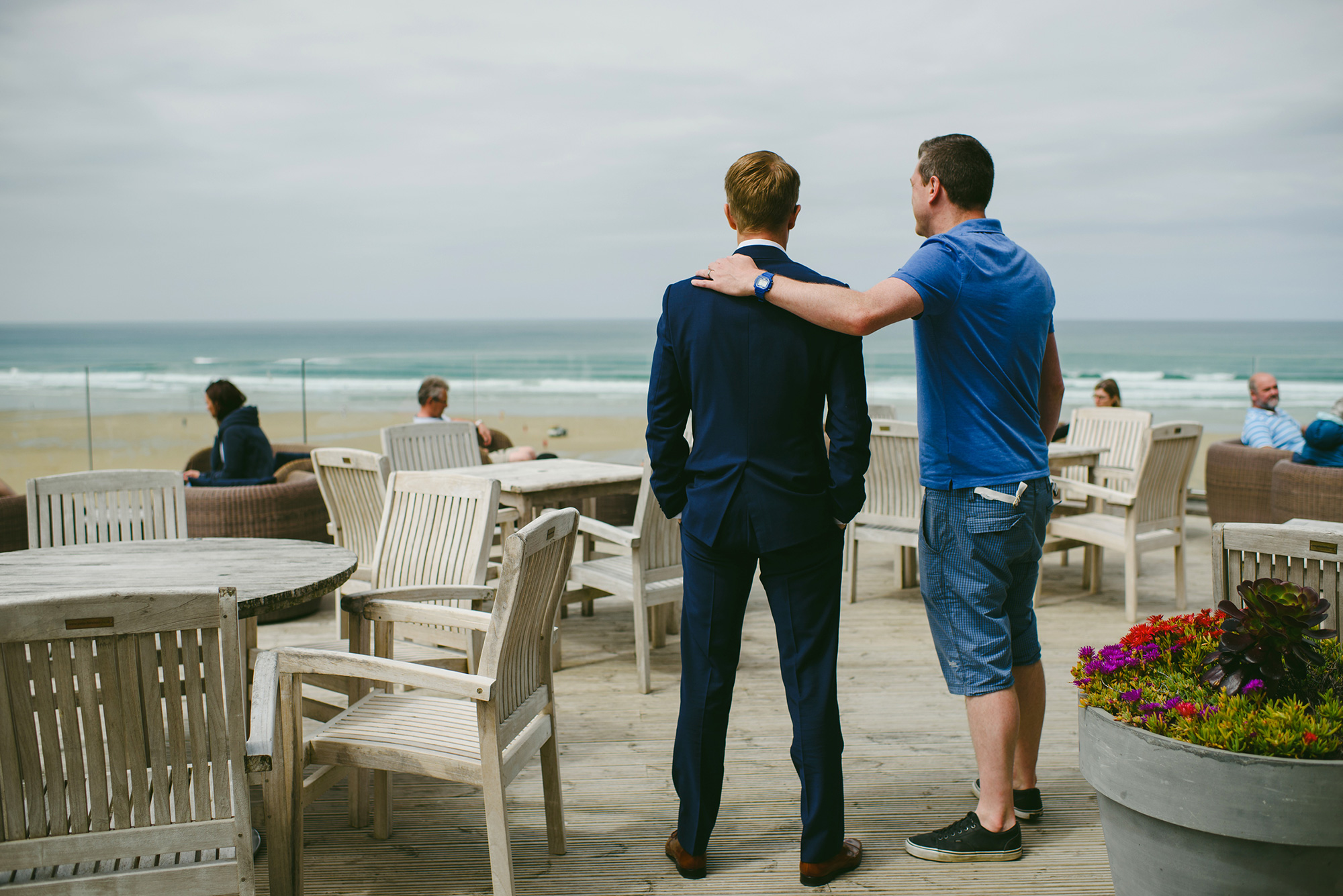 Emma_Adam_Elegant-Beachfront-Wedding_002