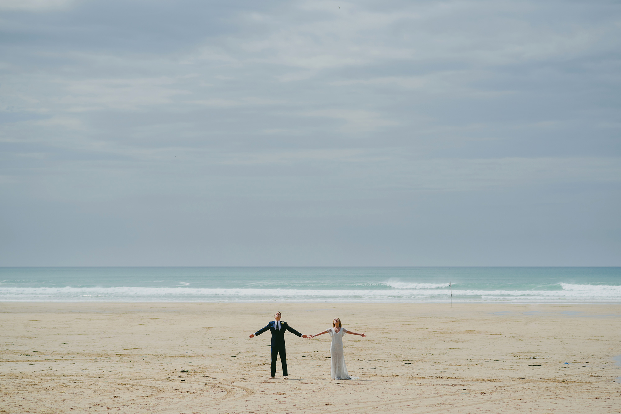 Emma_Adam_Elegant-Beachfront-Wedding_036