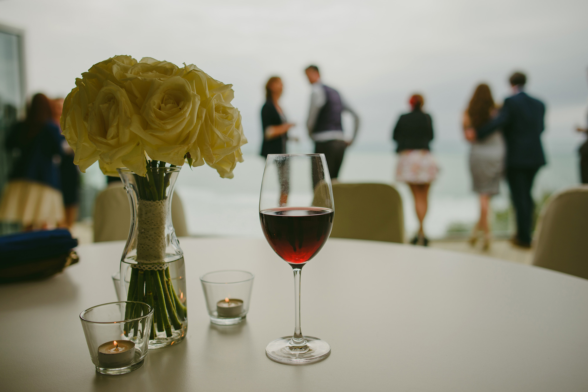 Emma_Adam_Elegant-Beachfront-Wedding_040