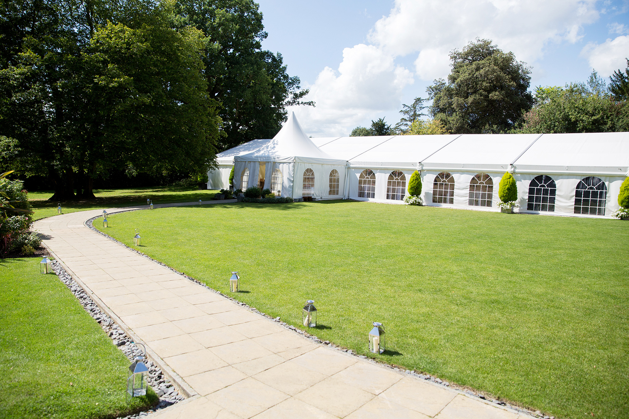 Emma Jon Modern Romantic Wedding Helen England Photography 008