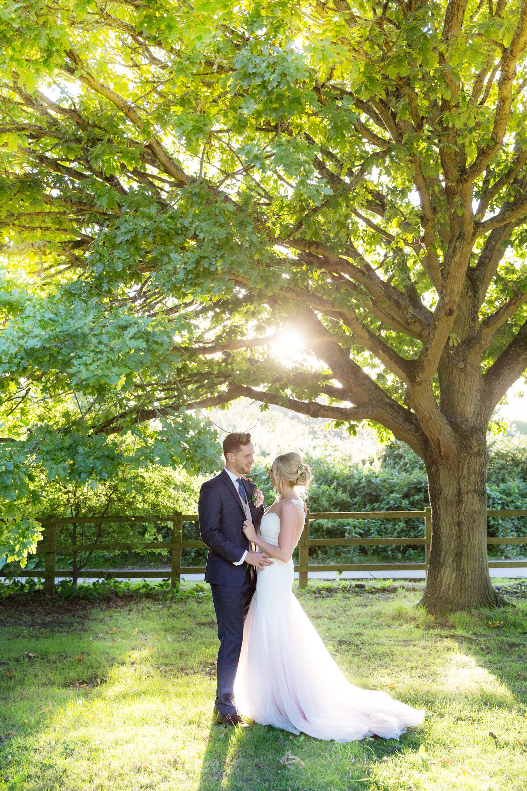 Emma Jon Modern Romantic Wedding Helen England Photography 042 scaled