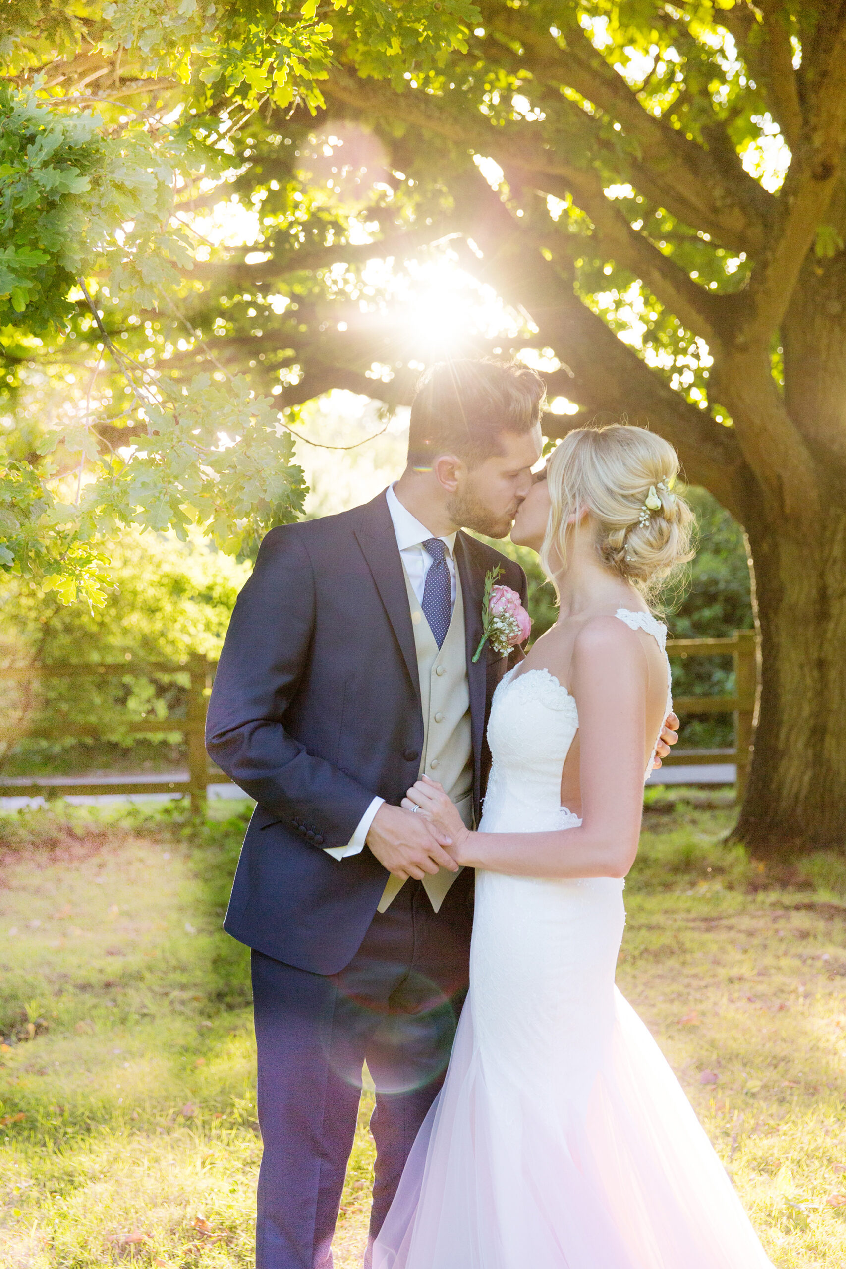 Emma Jon Modern Romantic Wedding Helen England Photography 044 scaled