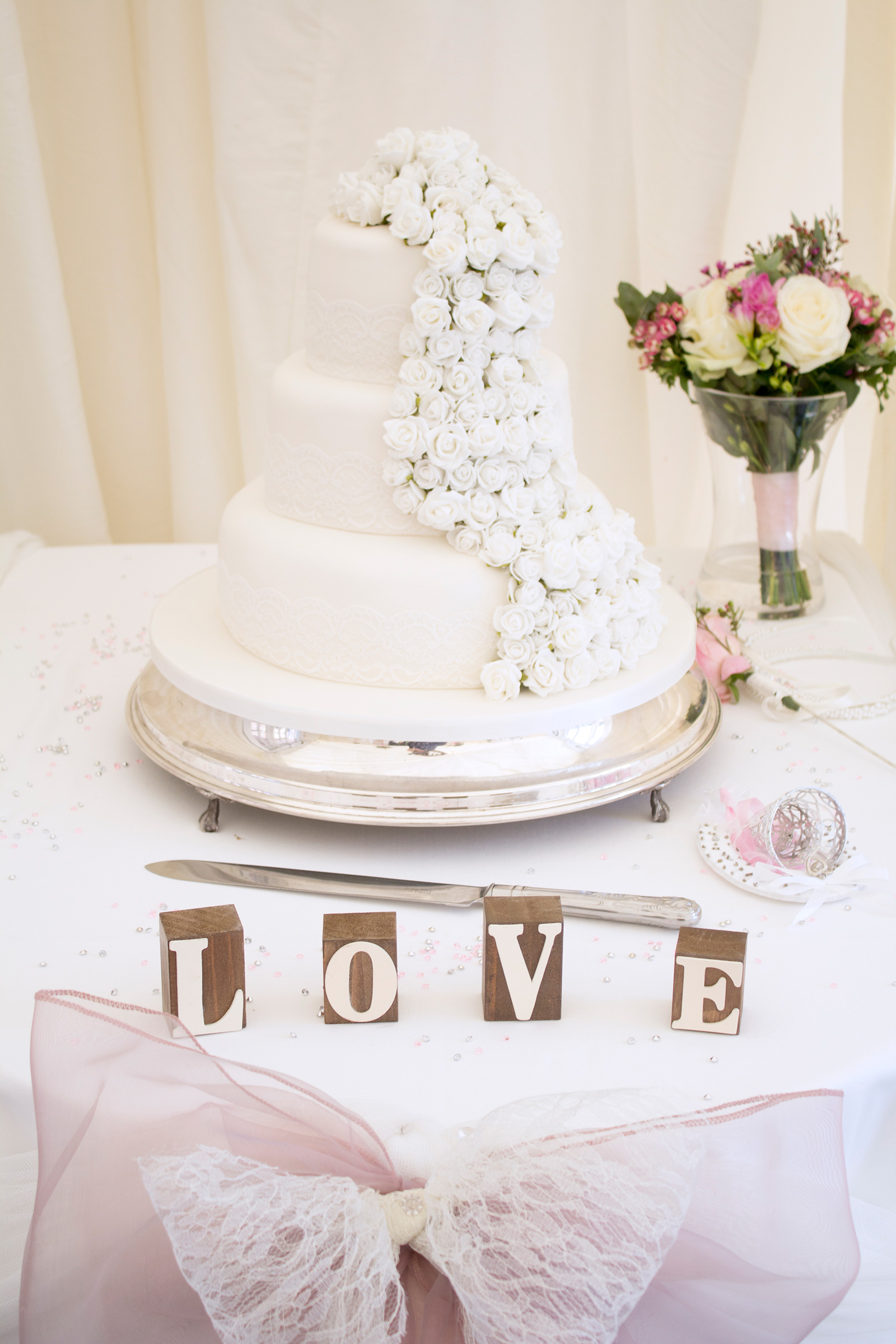 Imogen_Tony_Romantic-Wedding_025