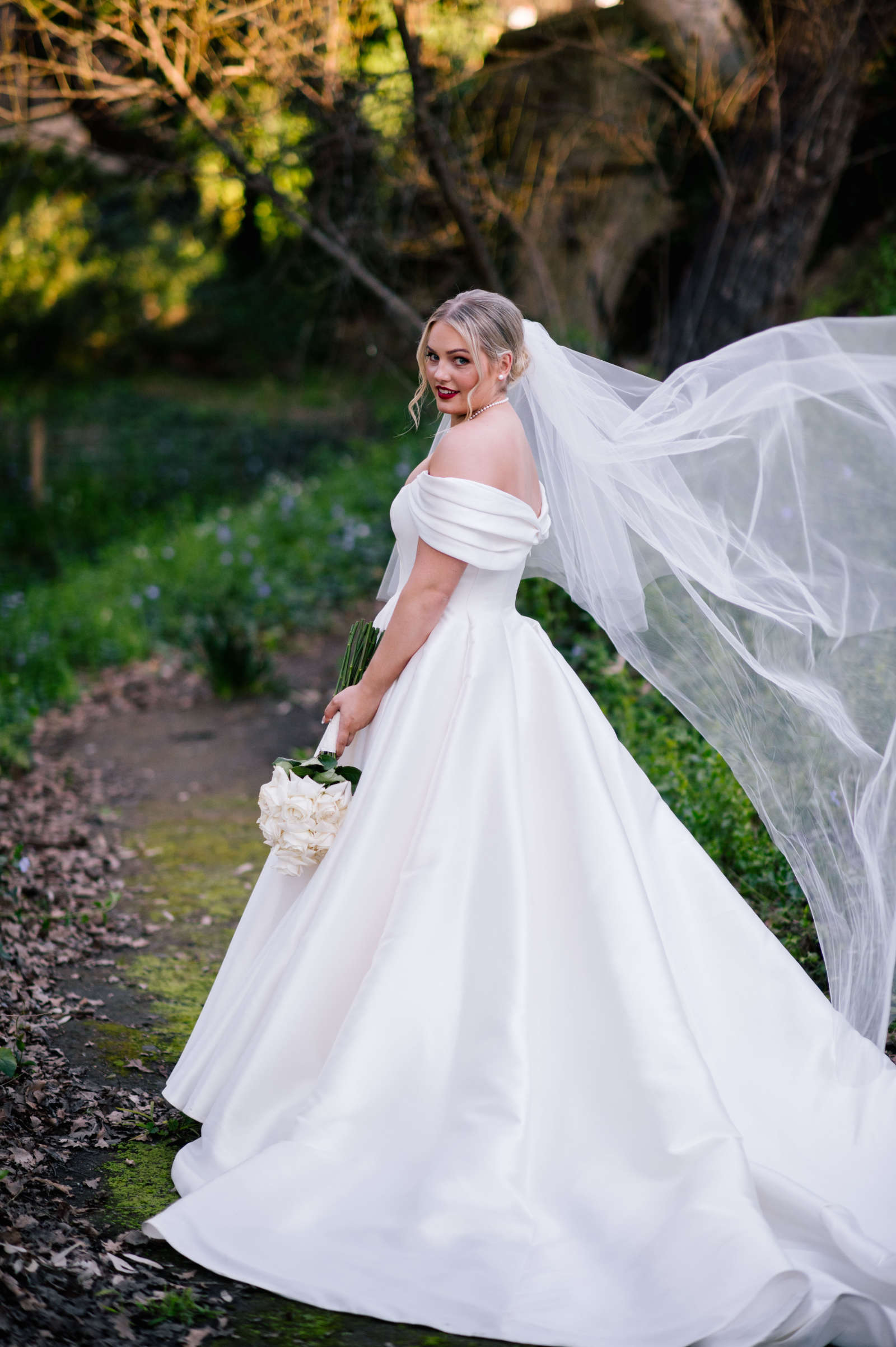 Classic and elegant at Anthea and Matt's Inglewood Inn wedding, Adelaide. Photographed by Love & Other.