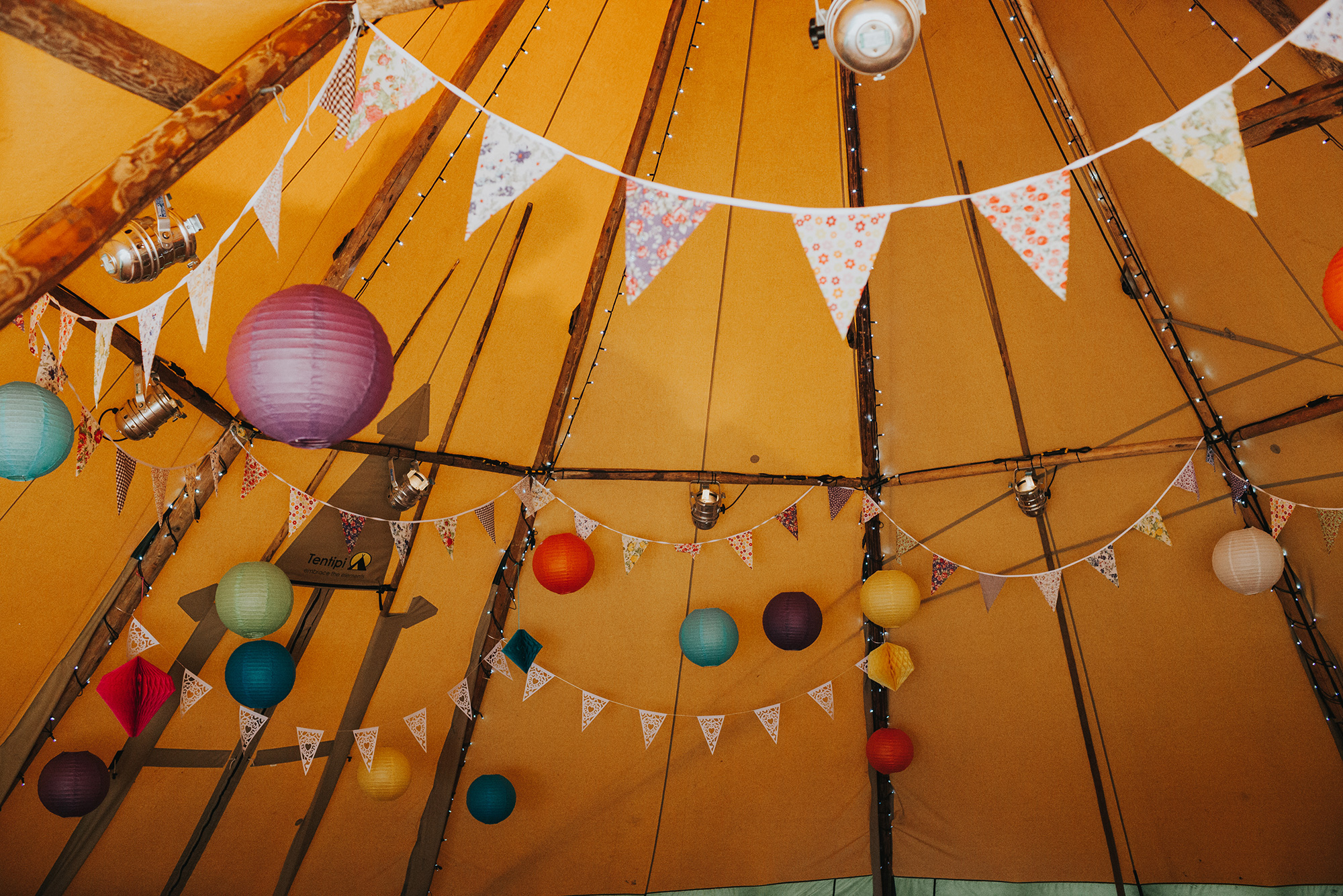 Jo_Mark_Vintage-Country-Wedding_Katie-Dervin-Photography_032