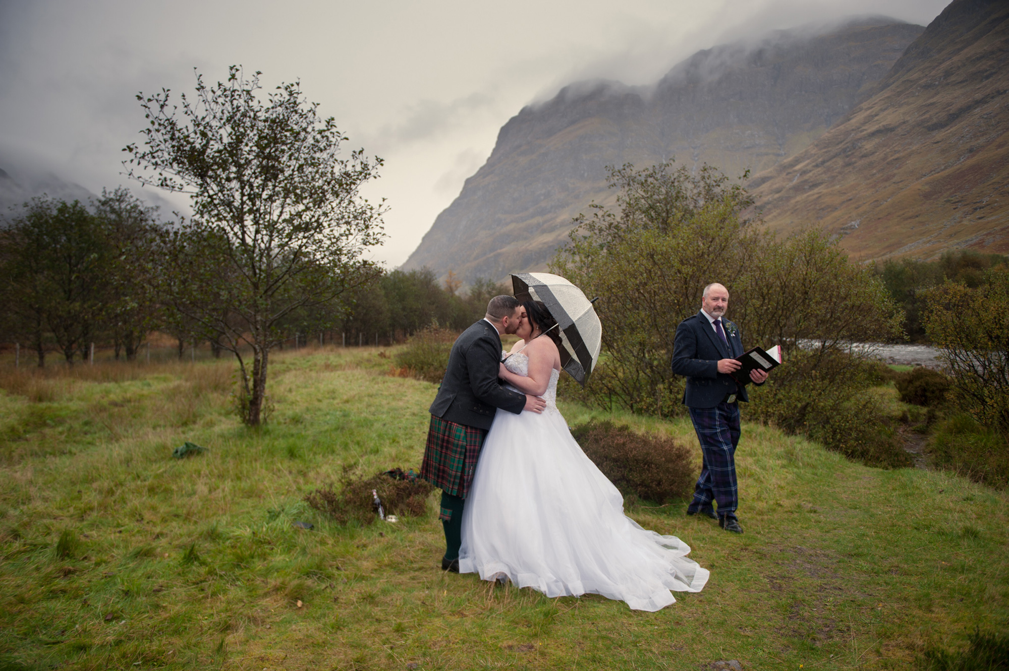 Karlie James Traditional Highland Scottish Wedding Margaret Soraya Photography 019