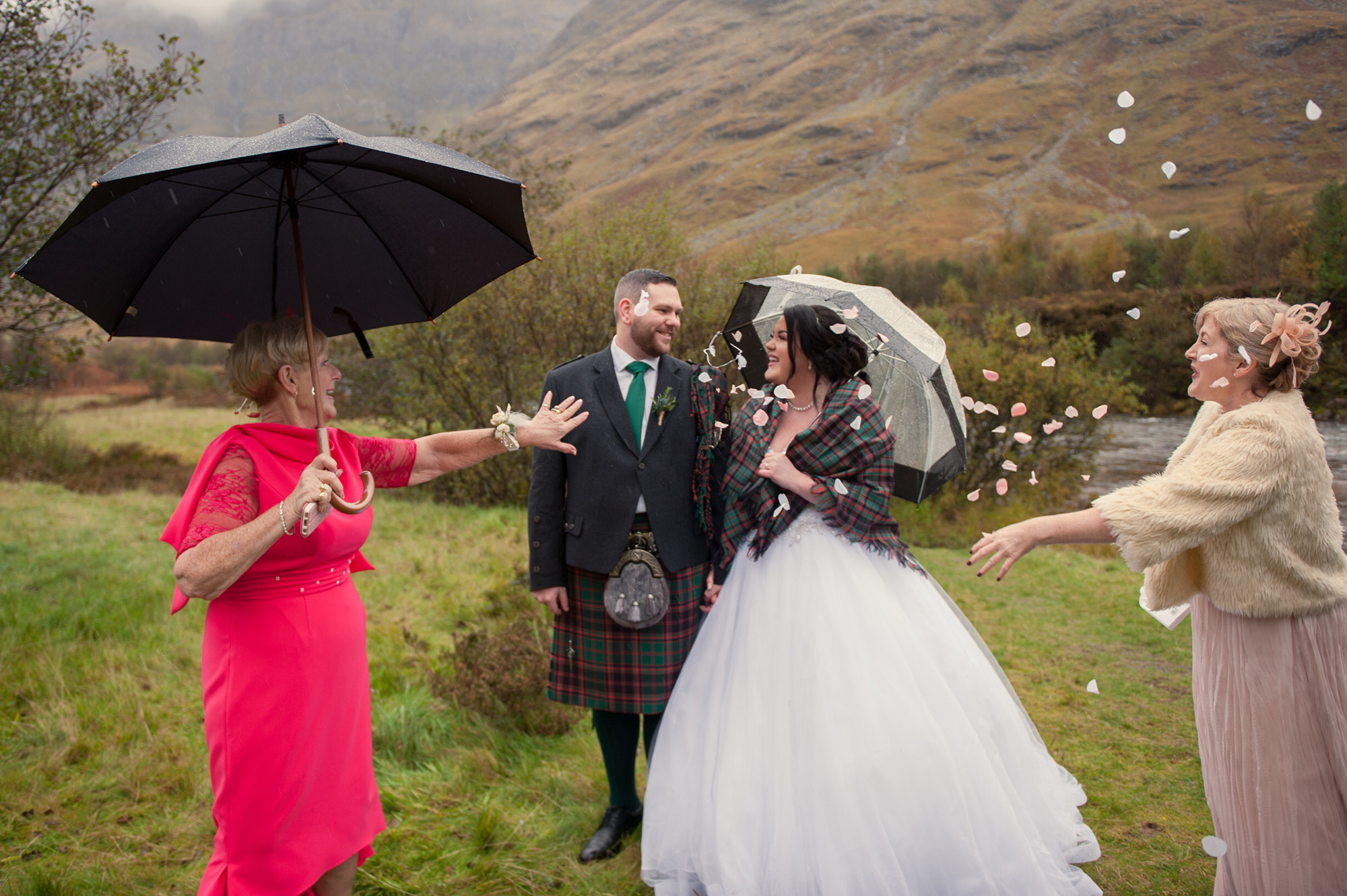 Karlie James Traditional Highland Scottish Wedding Margaret Soraya Photography 020