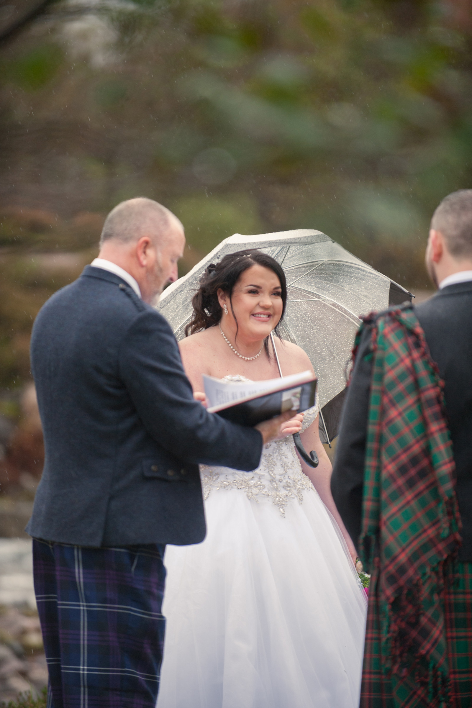 Karlie James Traditional Highland Scottish Wedding Margaret Soraya Photography SBS 010