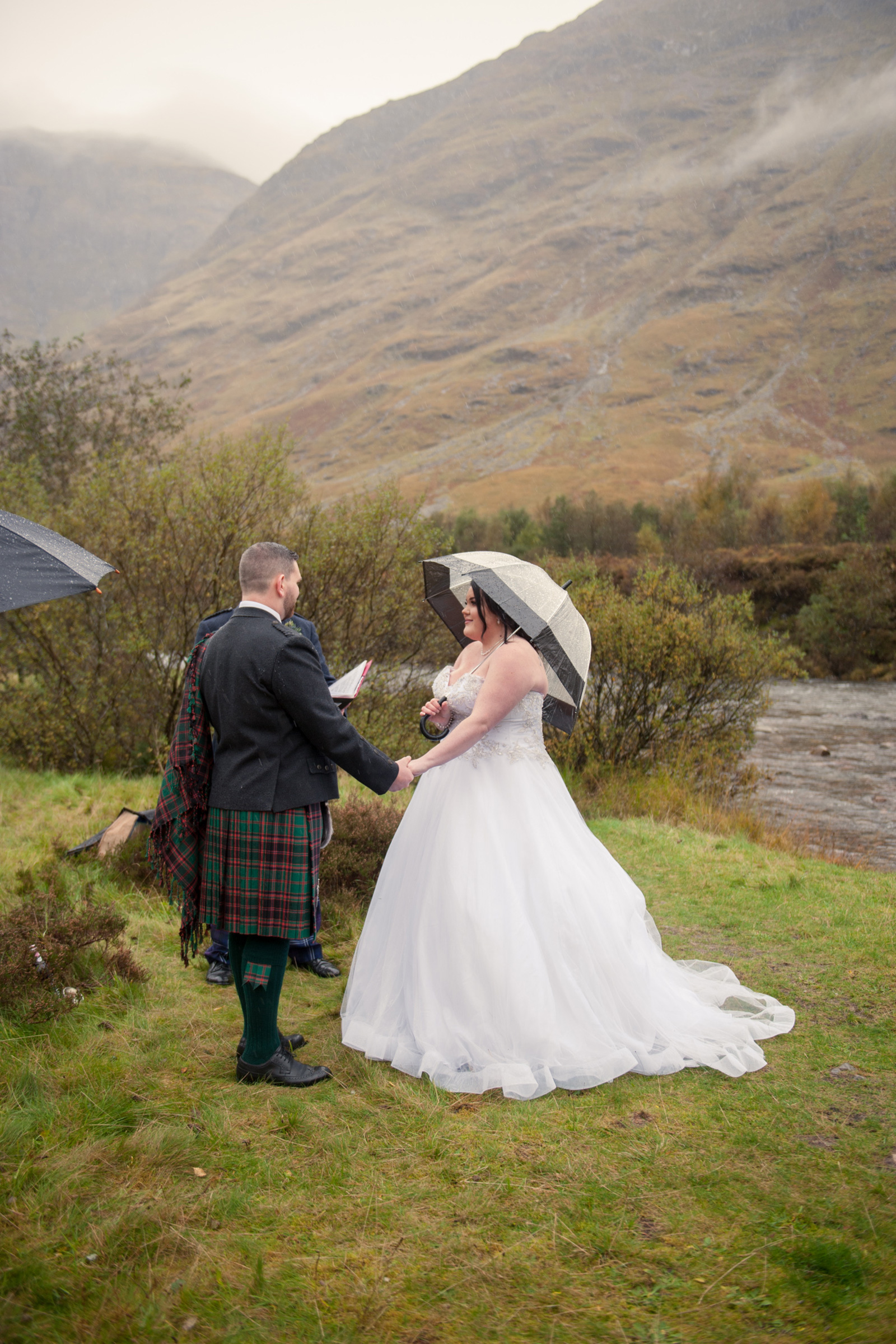 Karlie James Traditional Highland Scottish Wedding Margaret Soraya Photography SBS 011