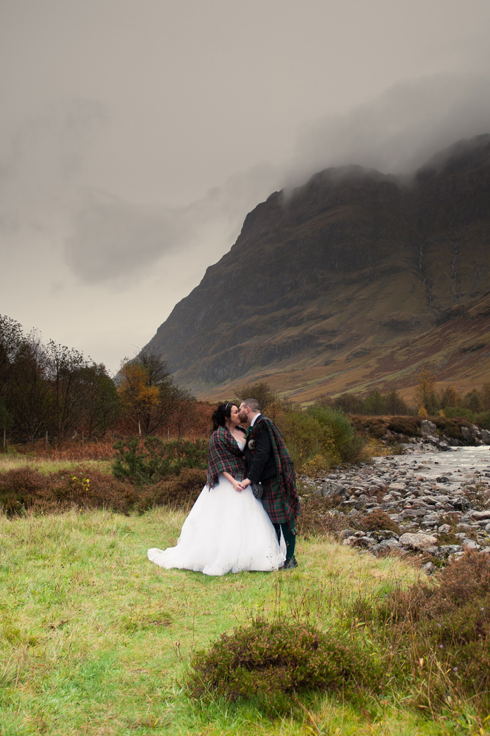 Karlie James Traditional Highland Scottish Wedding Margaret Soraya Photography SBS 015