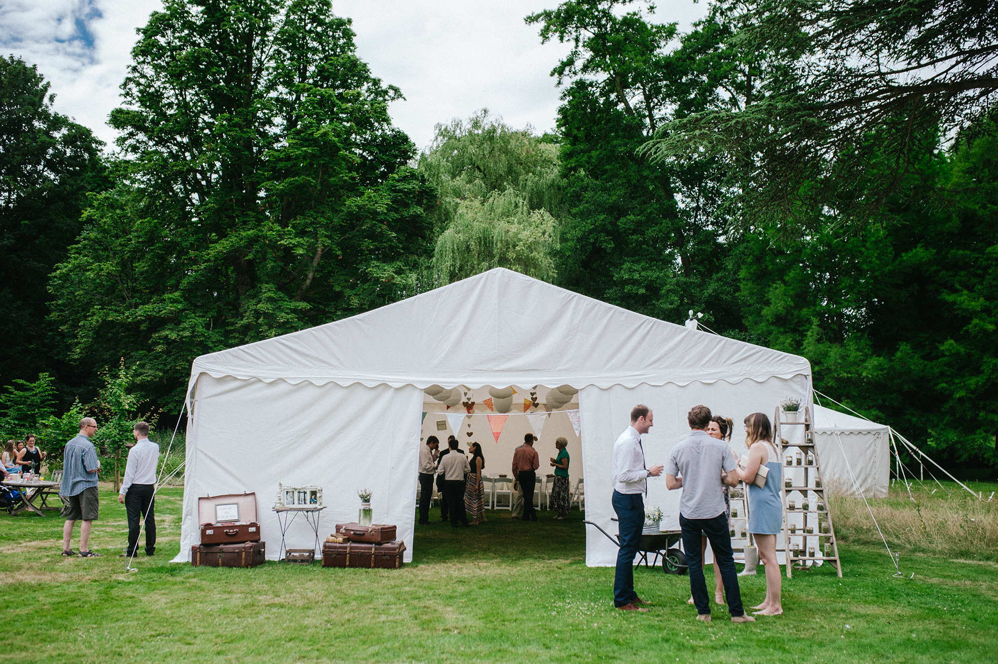 Ksenia_Stuart_Garden-Rustic-Wedding_003