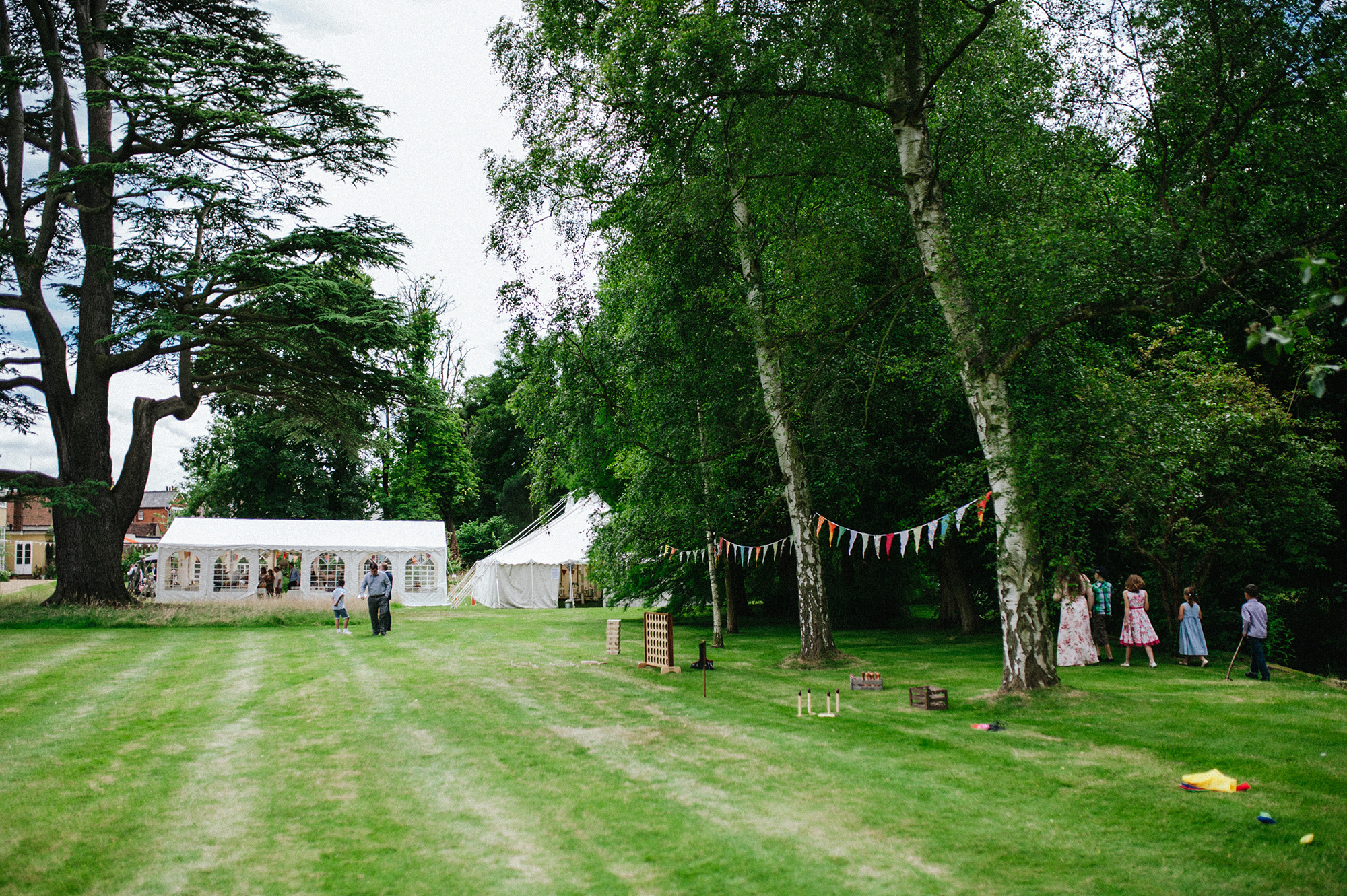 Ksenia_Stuart_Garden-Rustic-Wedding_008