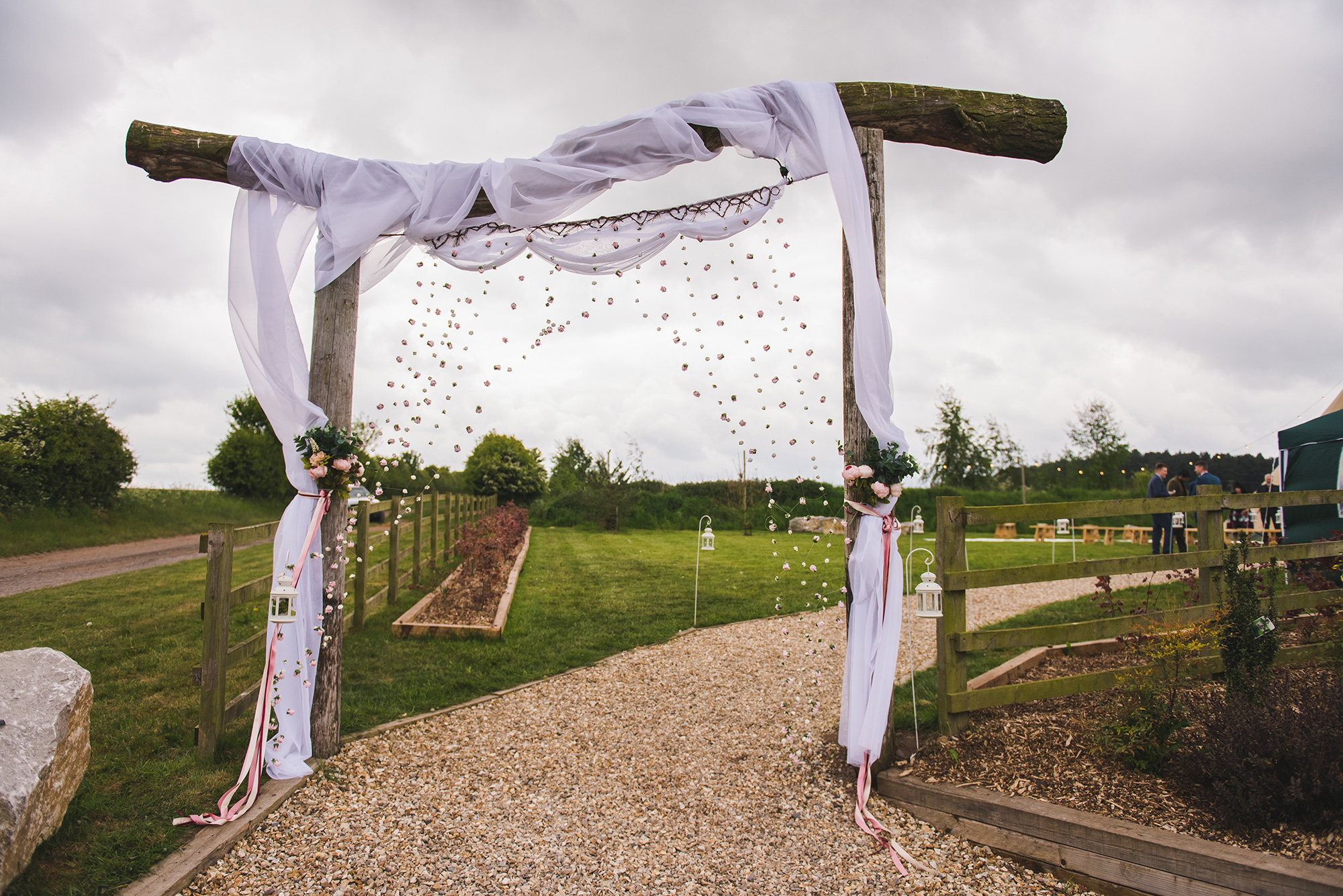 Laura_Andrew_Rustic-Homemade-Wedding_Rhi-Scotchbrook-Photography_006