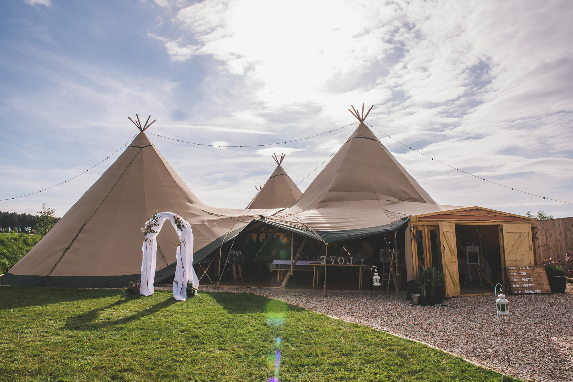 Laura Andrew Rustic Homemade Wedding Rhi Scotchbrook Photography 038