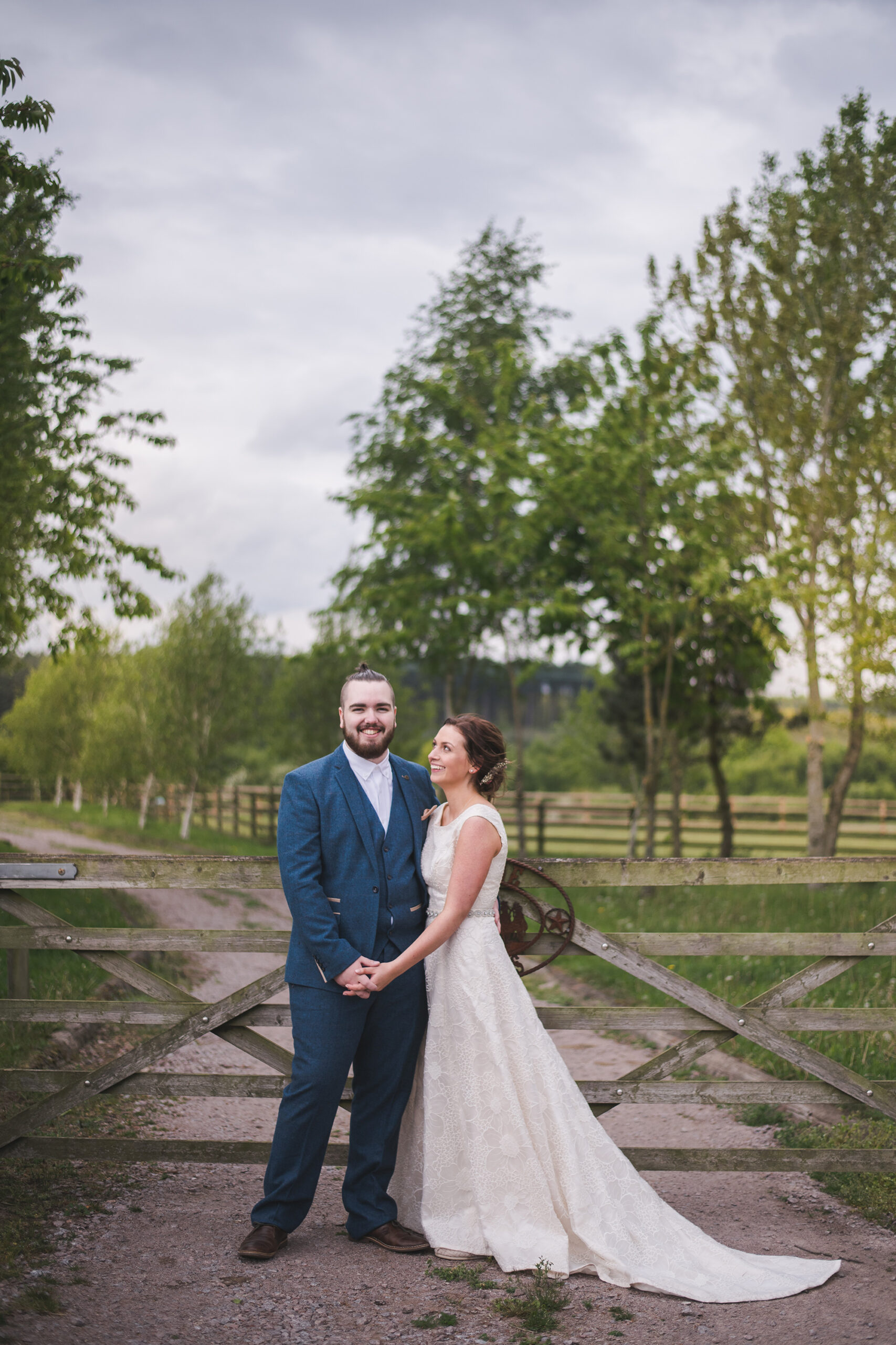 Laura_Andrew_Rustic-Homemade-Wedding_Rhi-Scotchbrook-Photography_SBS_024