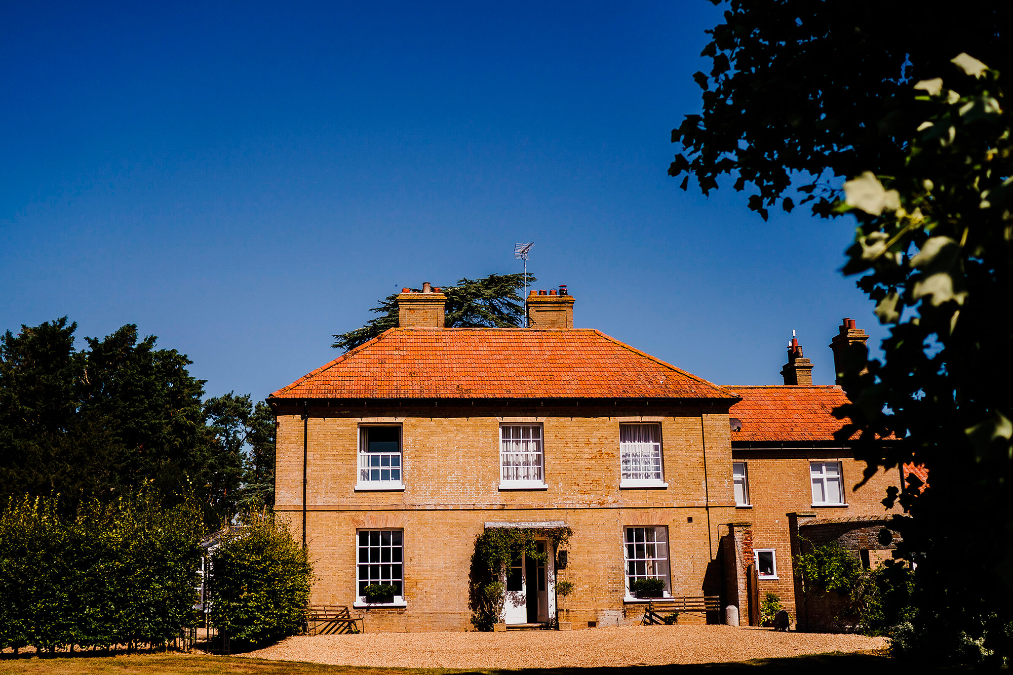 Lucy Simon Rustic Quirky Wedding Rob Dodsworth Photography 001