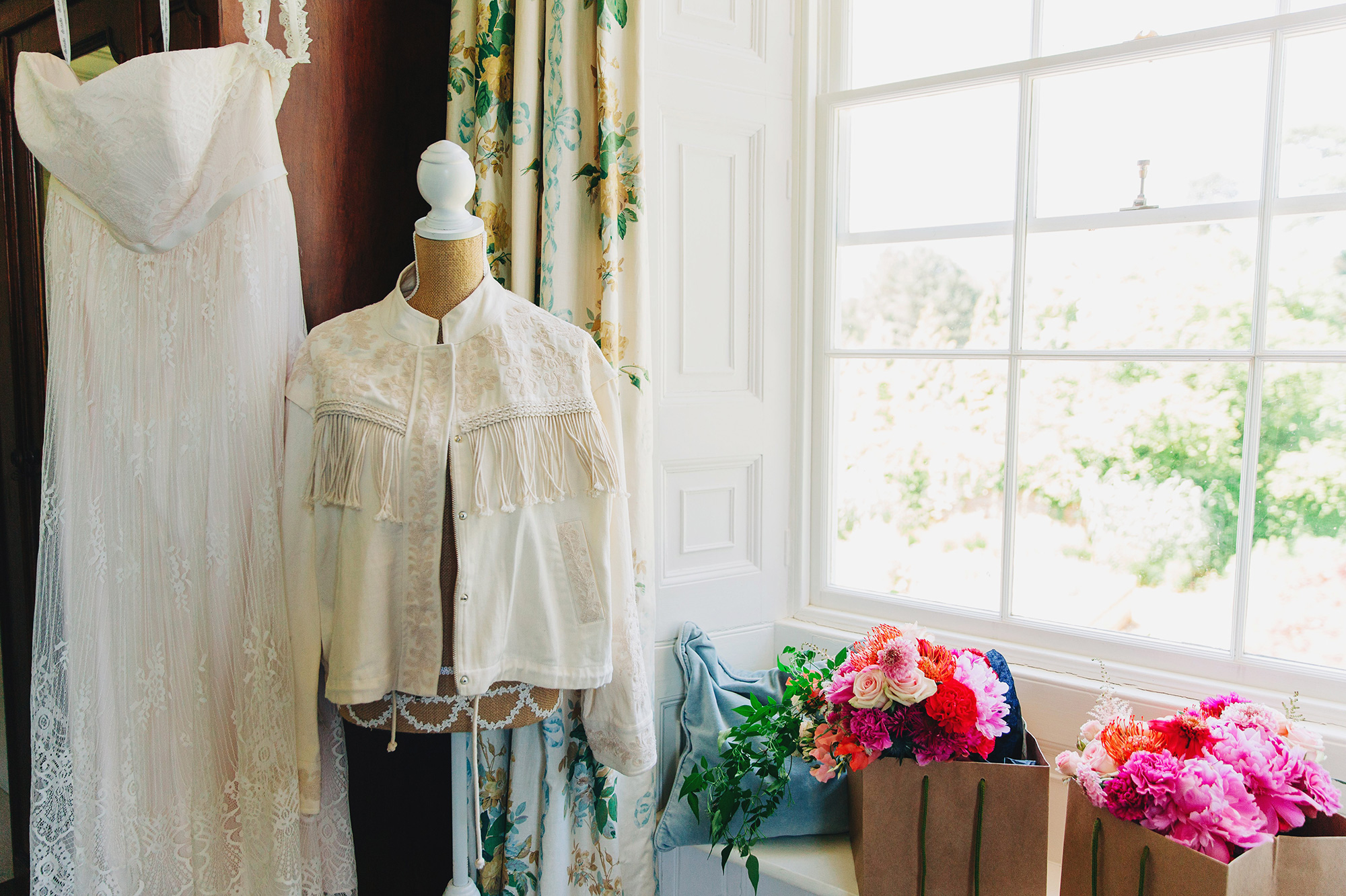 Tabby Carl Barn Rainbow Wedding Kirsten Mavric Photography 001