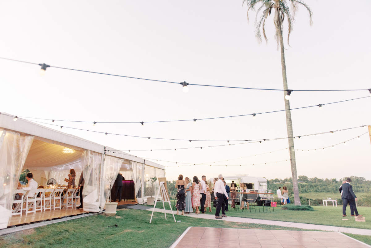 Plunket Villa Tamborine wedding in Queensland for Jess and James. Photographed by Lauren Olivia.