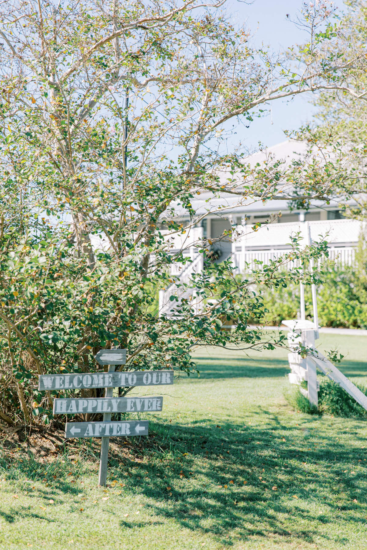 Plunket Villa Tamborine wedding in Queensland for Jess and James. Photographed by Lauren Olivia.