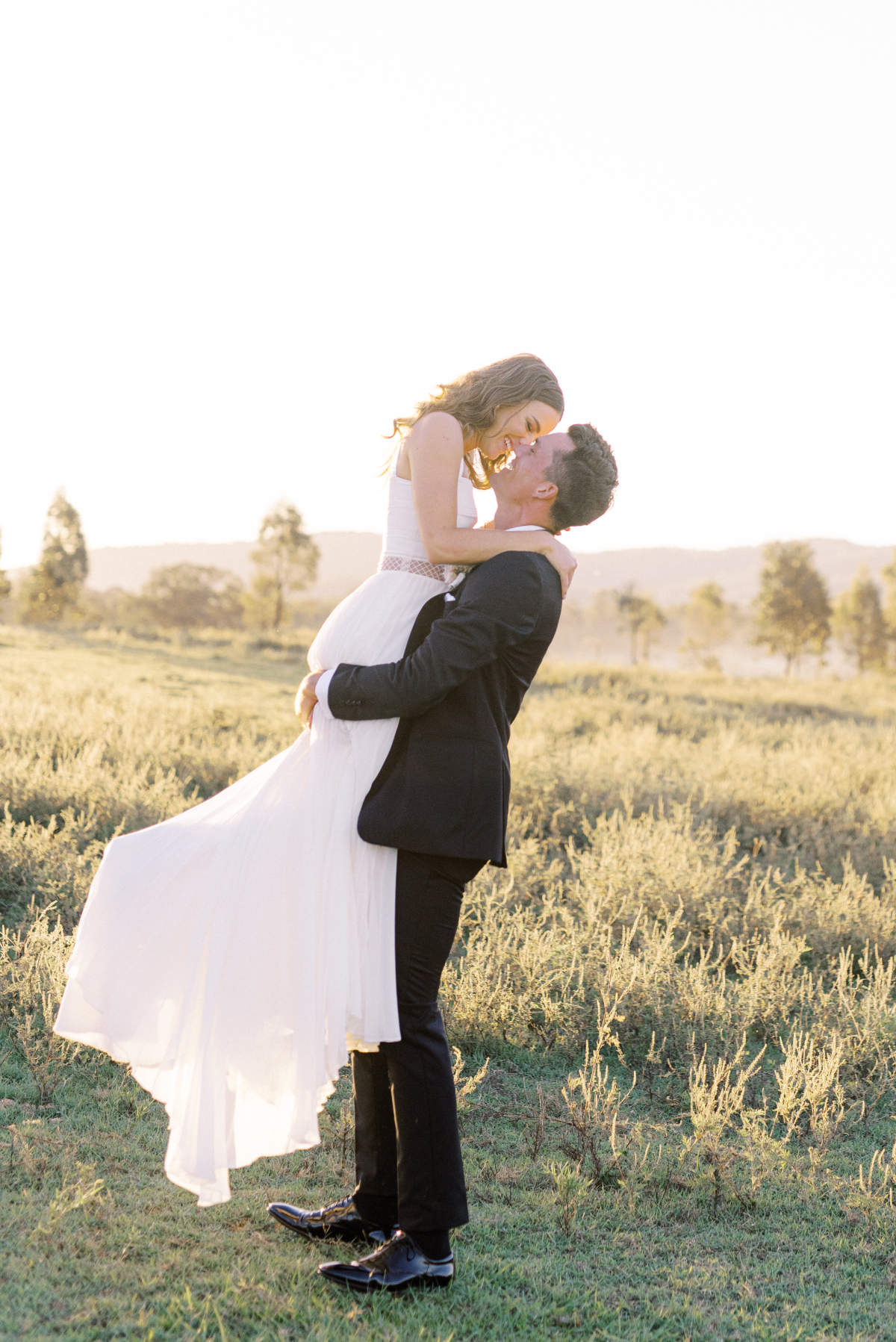 Plunket Villa Tamborine wedding in Queensland for Jess and James. Photographed by Lauren Olivia.