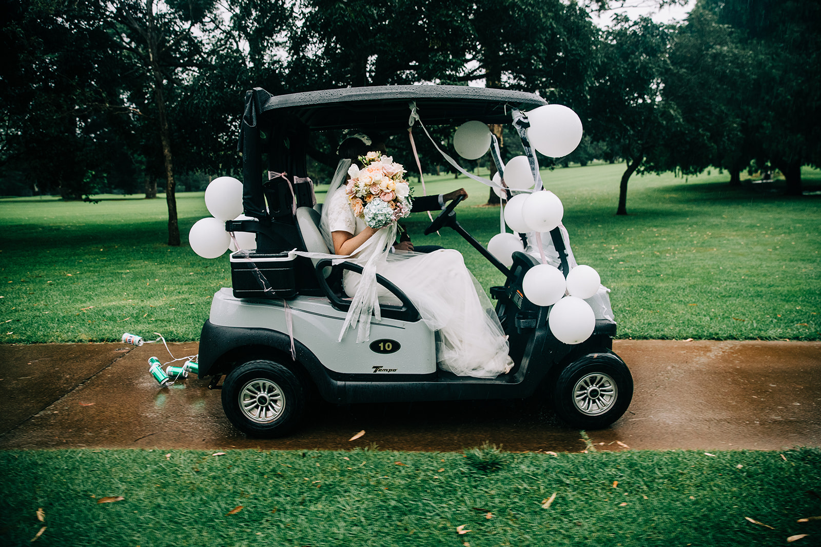 The Middle Ridge Golf Course wedding for Fiona and Ben. Photographed by Anna Tomlinson