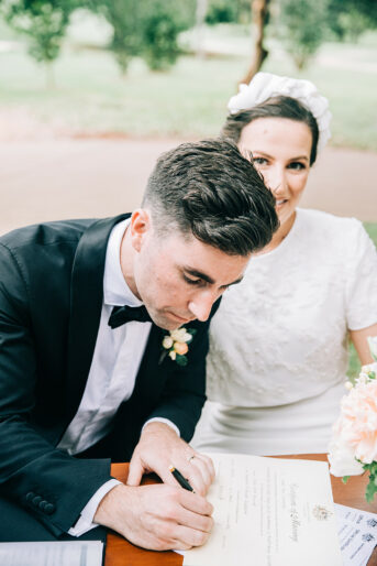 The Middle Ridge Golf Course wedding for Fiona and Ben. Photographed by Anna Tomlinson