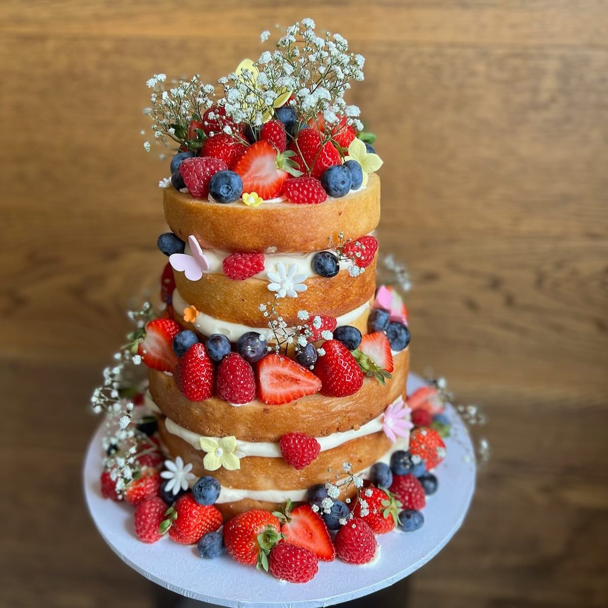 23 ways to save money on your wedding nikos cakes supplierprofilelive photo 00438c06 11f7 4b3b 99b3 4e17786f5d22