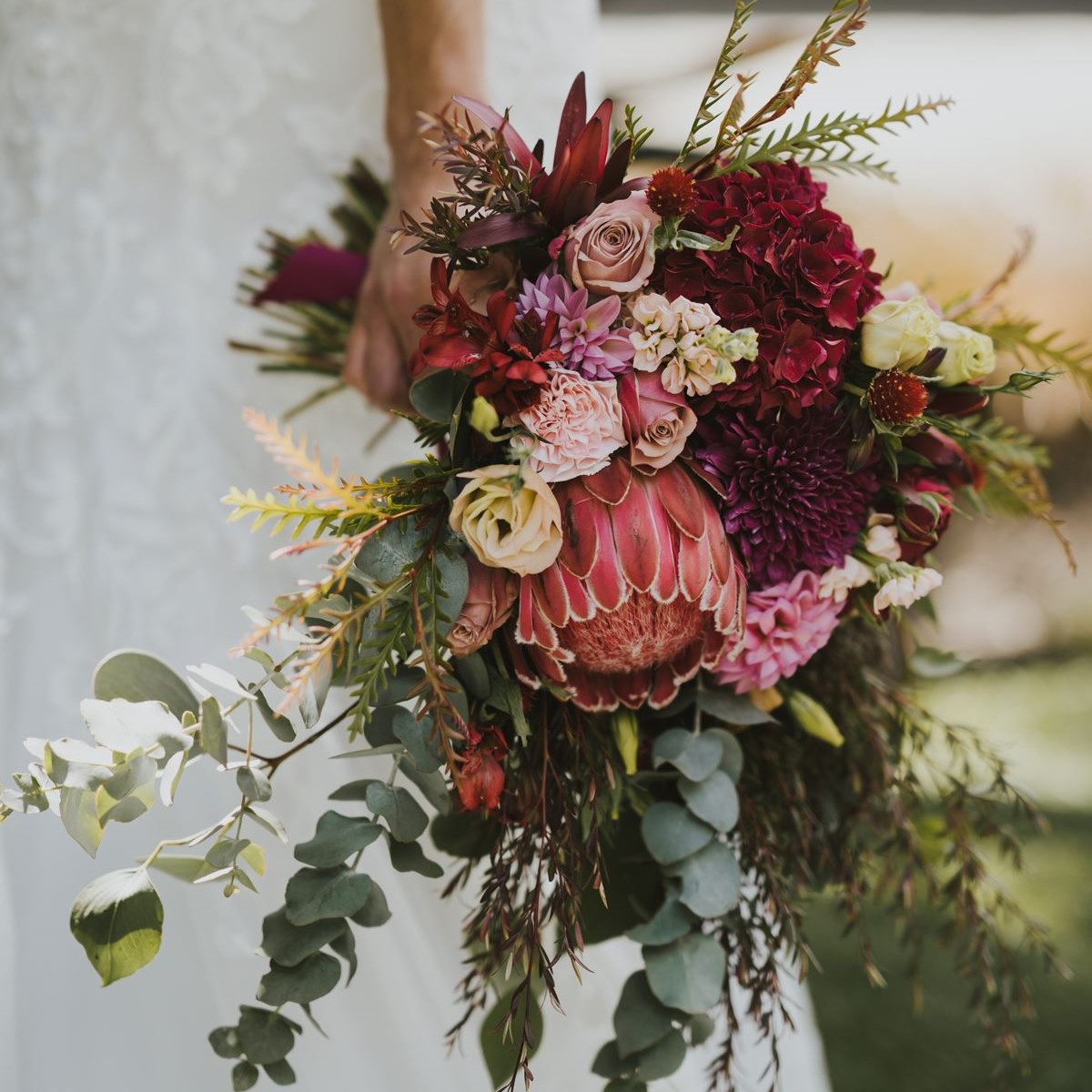 How to shop seasonally for your wedding flowers