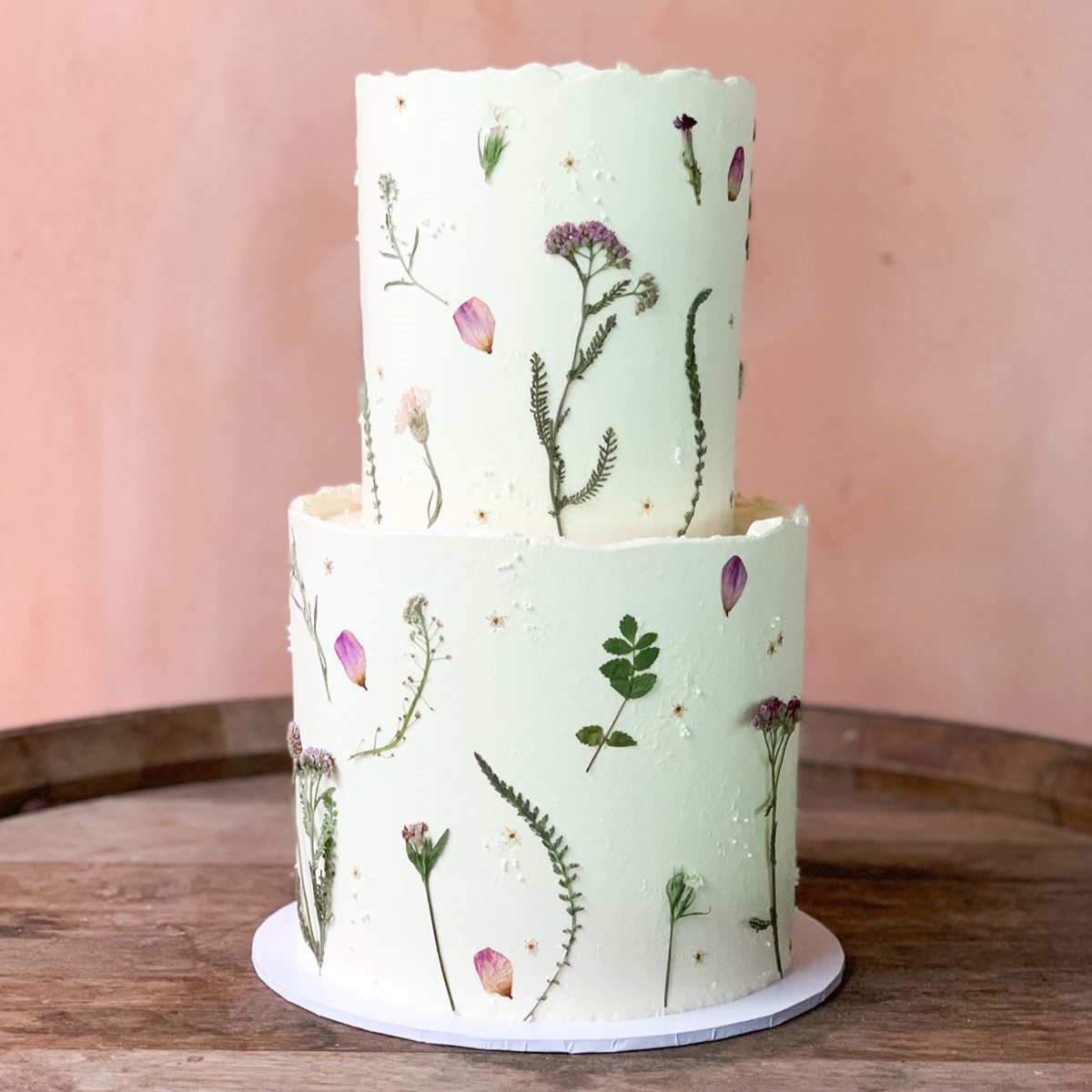 Popular wedding cake trends dried florals