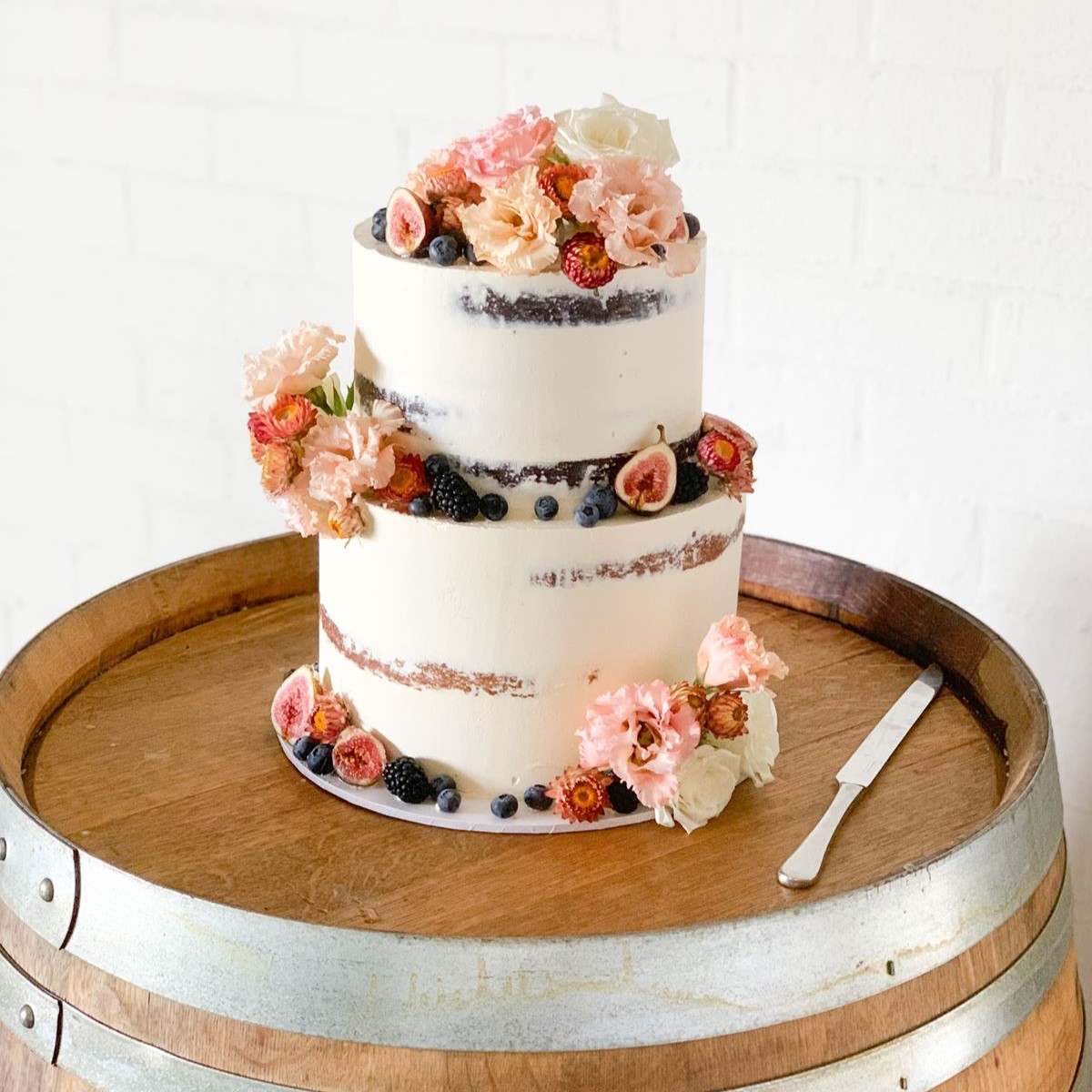 Popular wedding cake trends