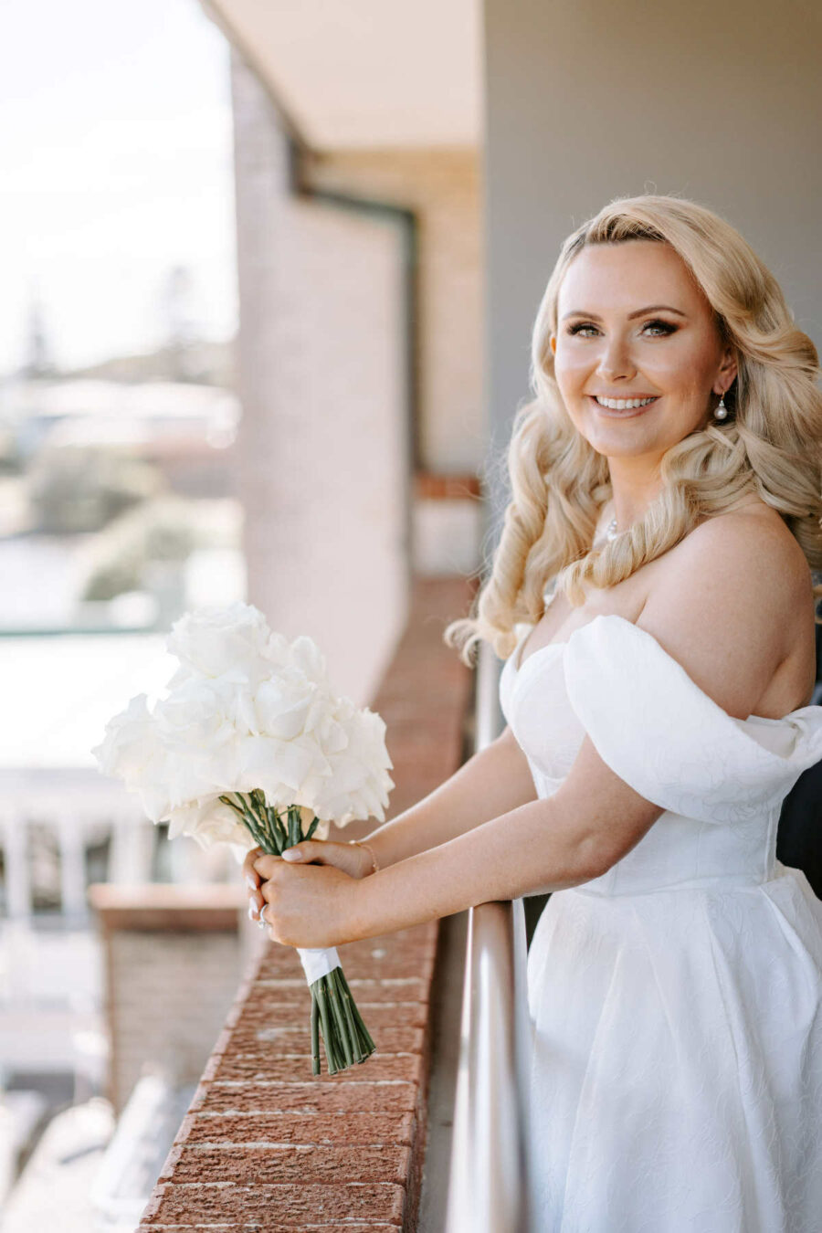 Wedding Cash Giveaway winners, Tayla and Anderson, at their Watsons Bay Hotel wedding. Photo by Veri Photography.