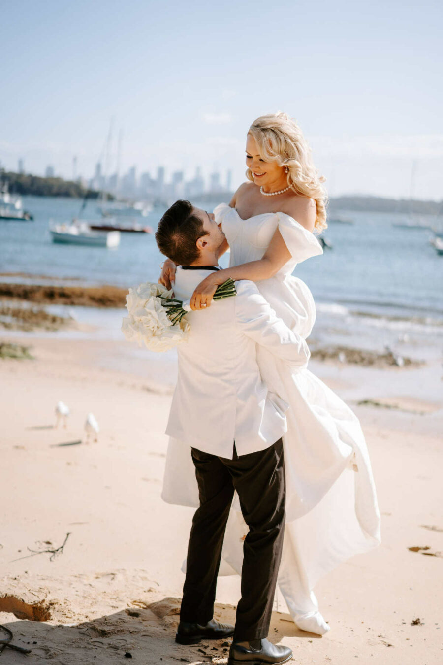 Wedding Cash Giveaway winners, Tayla and Anderson, at their Watsons Bay Hotel wedding. Photo by Veri Photography.