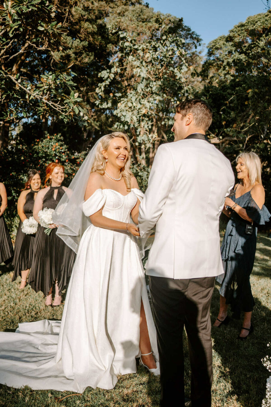 Wedding Cash Giveaway winners, Tayla and Anderson, at their Watsons Bay Hotel wedding. Photo by Veri Photography.