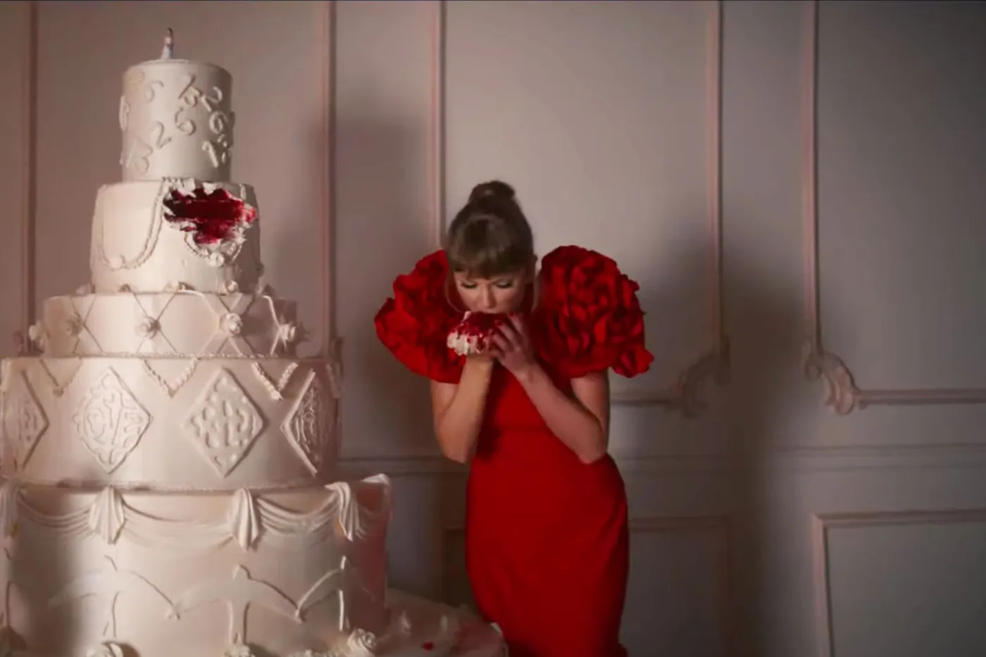 Taylor Swift Red Wedding Cake 